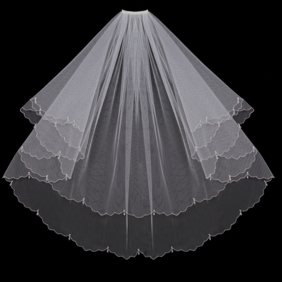 White En Vogue Bridal Veil NWT